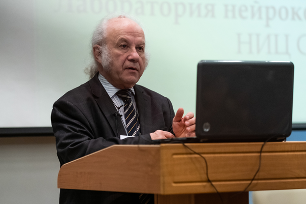 Профессор А.Н. Корнев - автор проекта Slogy